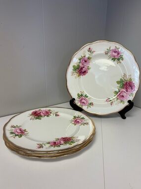 Set of 4 Royal Albert “American Beauty” 10” Dinner Plates Pristine Condition